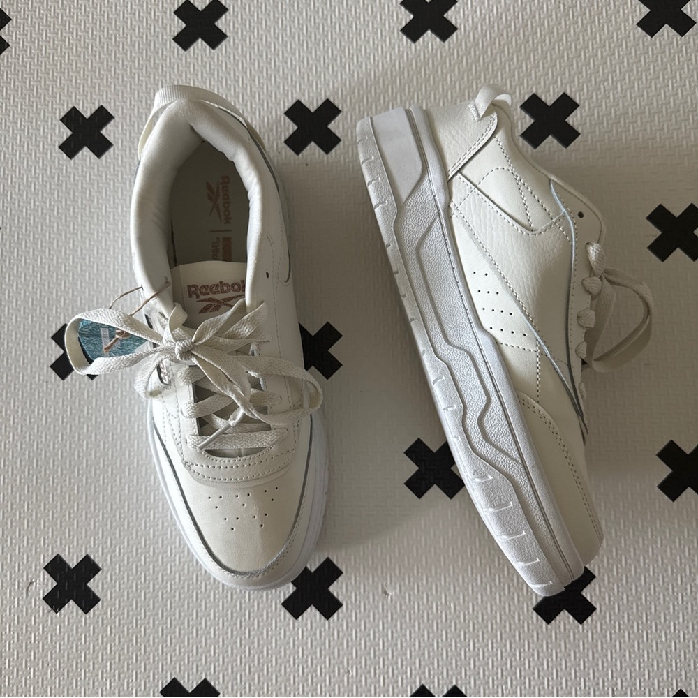 Reebok women’s Classic White ortholite Sneakers size 8.5